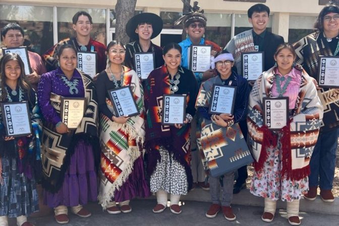 DODE, Navajo leaders recognize Seal of Bilingual Proficiency students